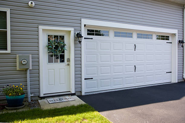 24/7 Emergency Garage Door Panel Replacement experts in Teays Valley, WV